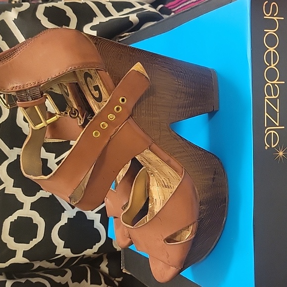 Wooden Wedge Shoe - Picture 2 of 3